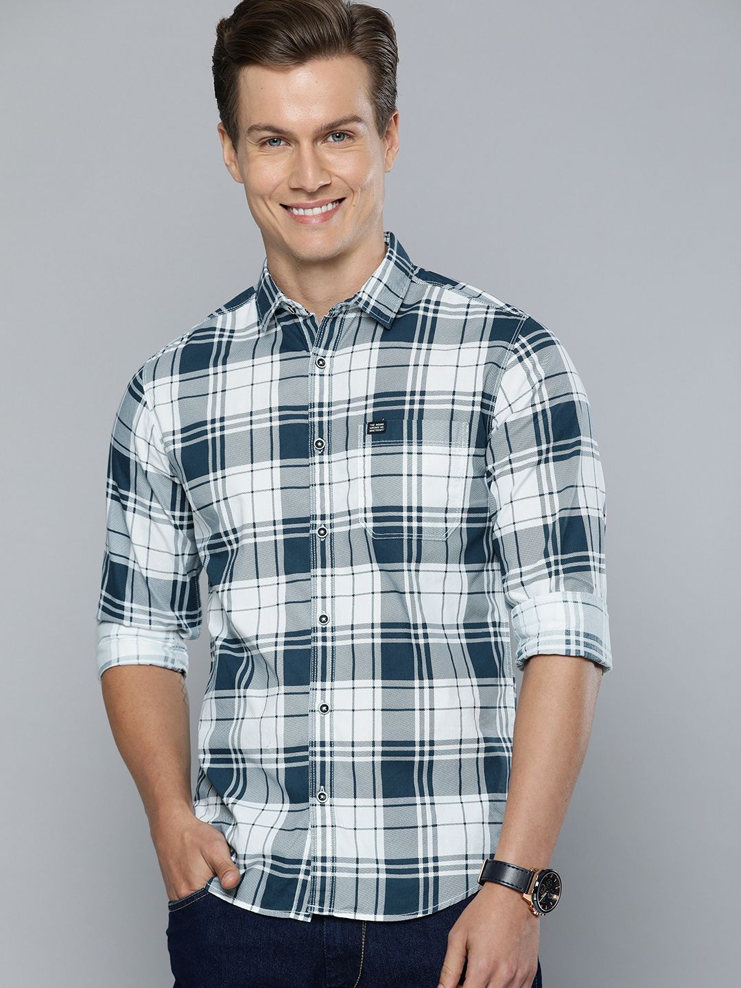 The Indian Garage Co Men White & Blue Slim Fit Checked Casual Shirt