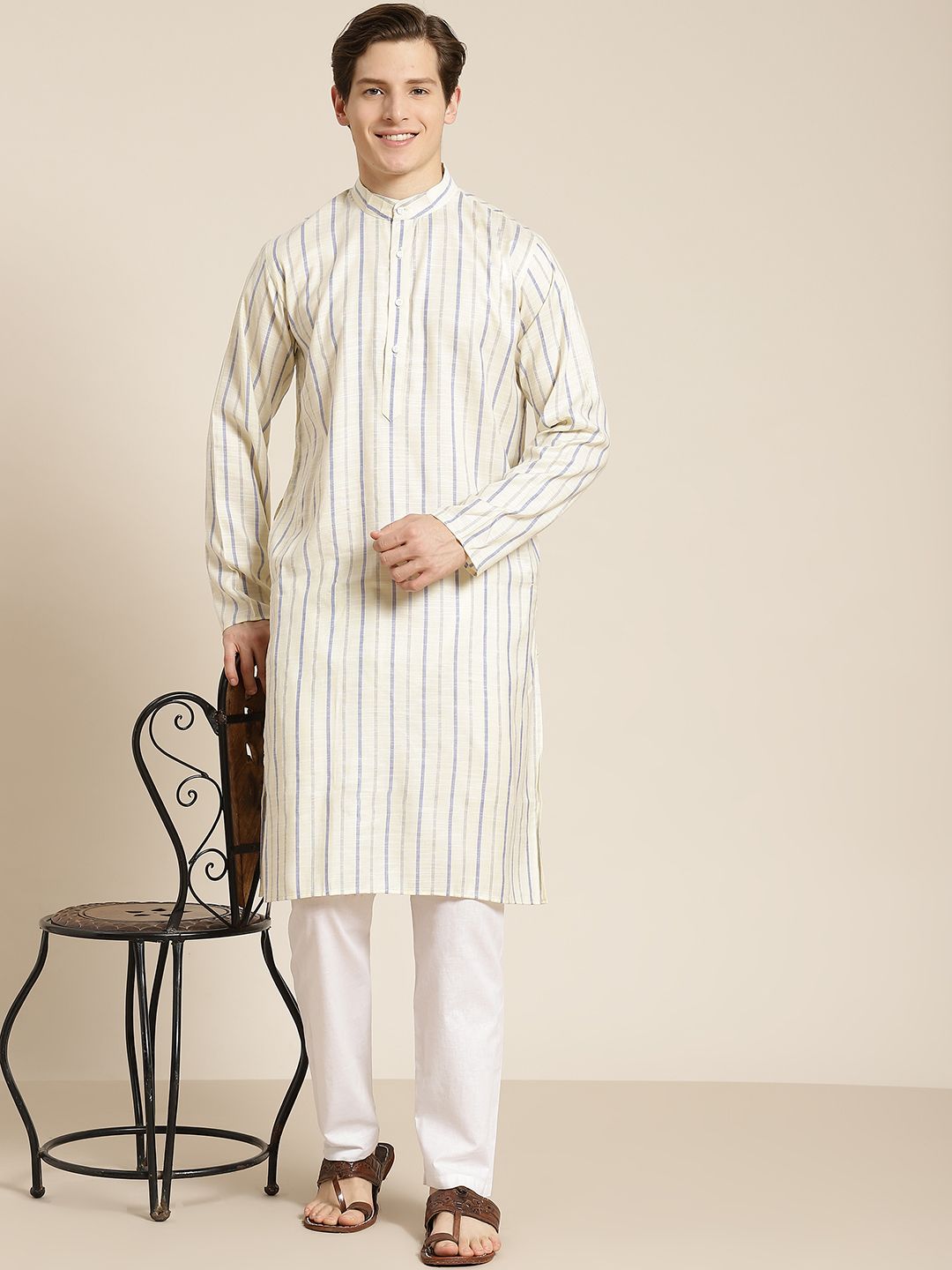 SOJANYA Men Cream-Coloured & Blue Pure Cotton Striped Kurta