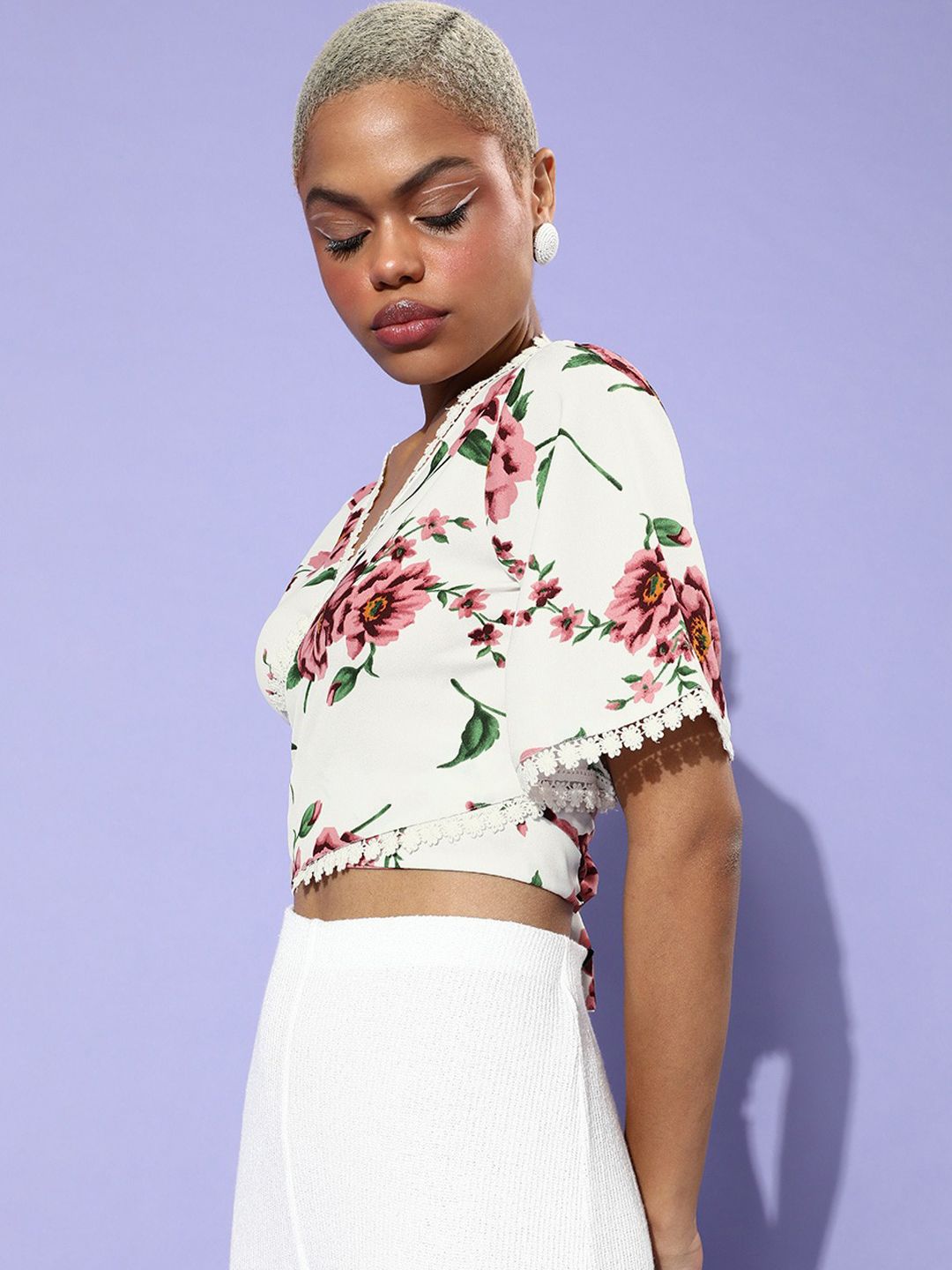 Berrylush Women White Floral Cropped Top