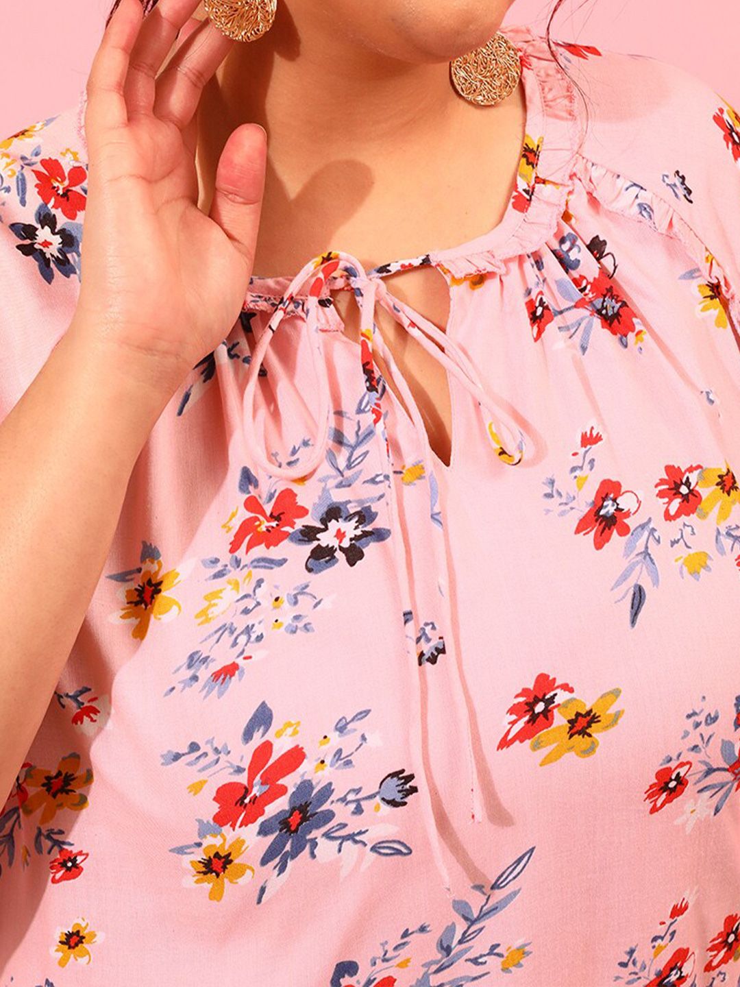 CURVY STREET Plus Size Floral Print Tie-Up Neck Top