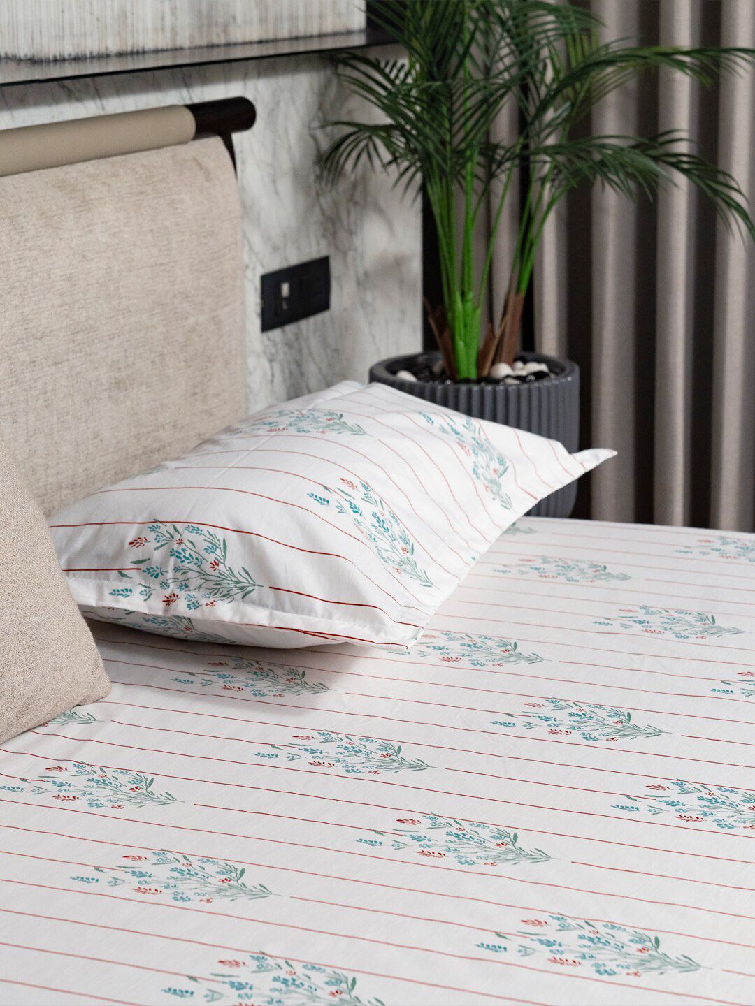 URBAN SPACE Rust White Floral Cotton 200 TC Queen Bedsheet With 2 Pillow Cover