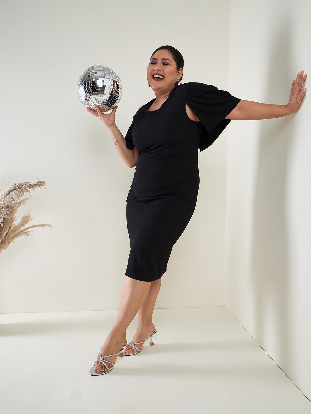 SASSAFRAS Curve Plus Size Sheath Dress