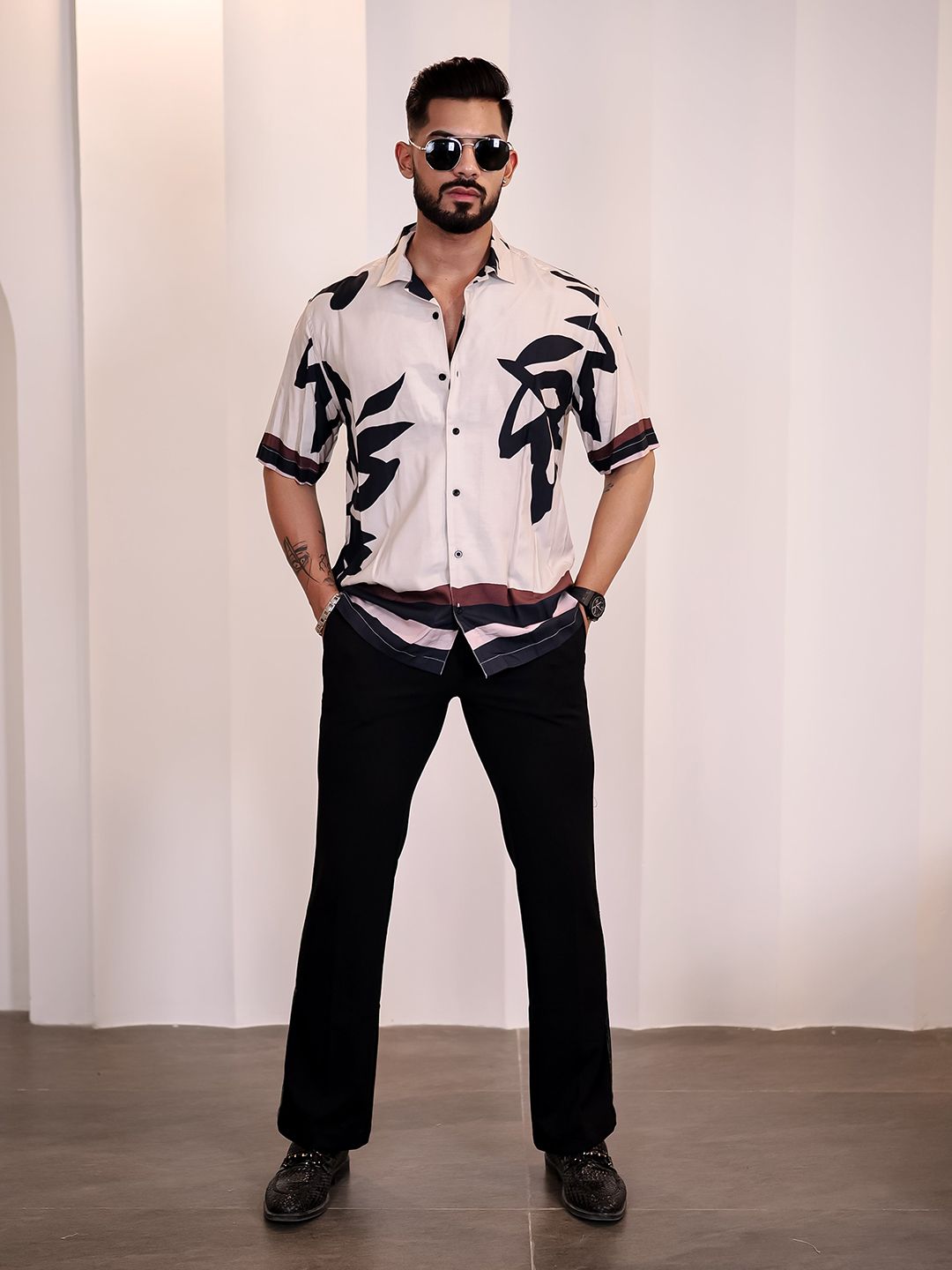 Eszett Baju Kasual Spread Collar Bercetak Abstrak
