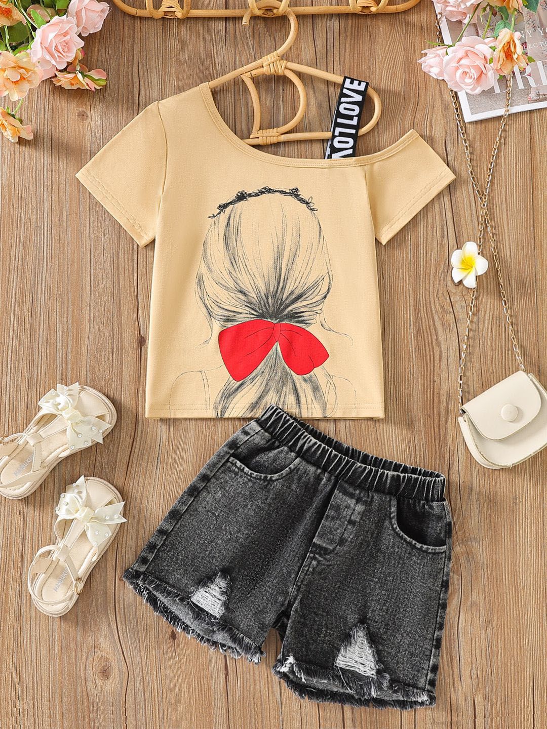 YK Girls Printed T-Shirt & Shorts Clothing Set