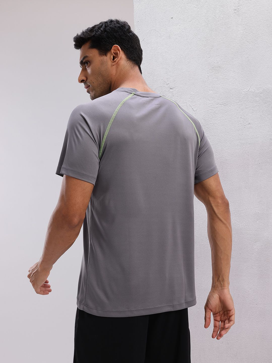 HRX by Hrithik Roshan Contrast Stitching Raglan Sleeves Rapid-Dry Training T-shirt