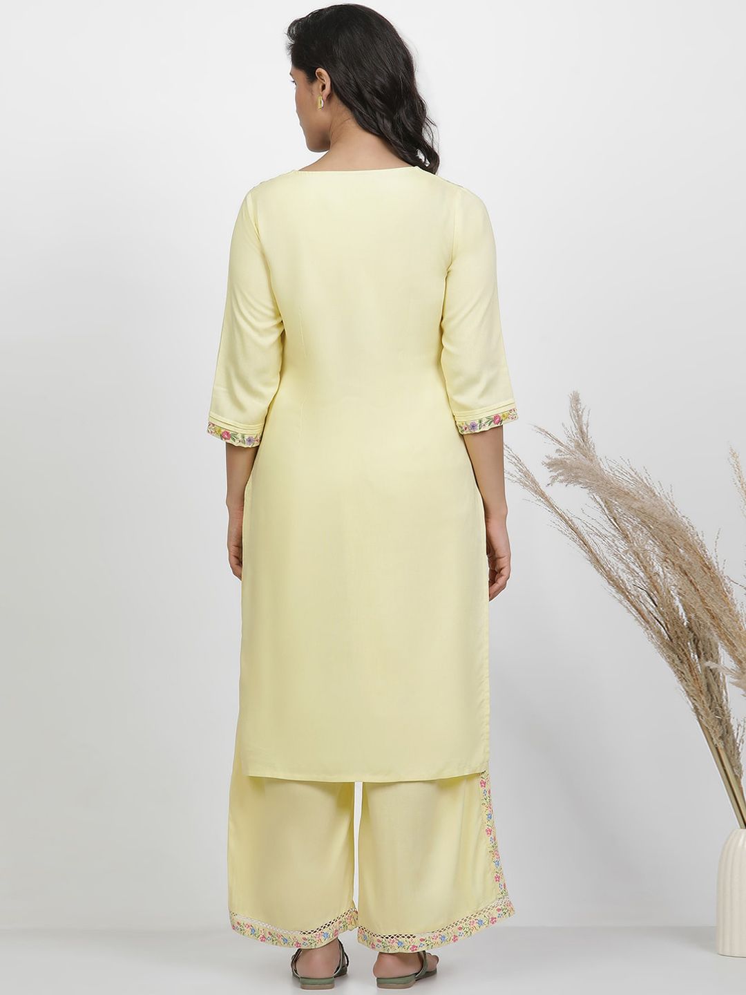 W Floral Embroidered Regular Thread Work Kurta with Trousers