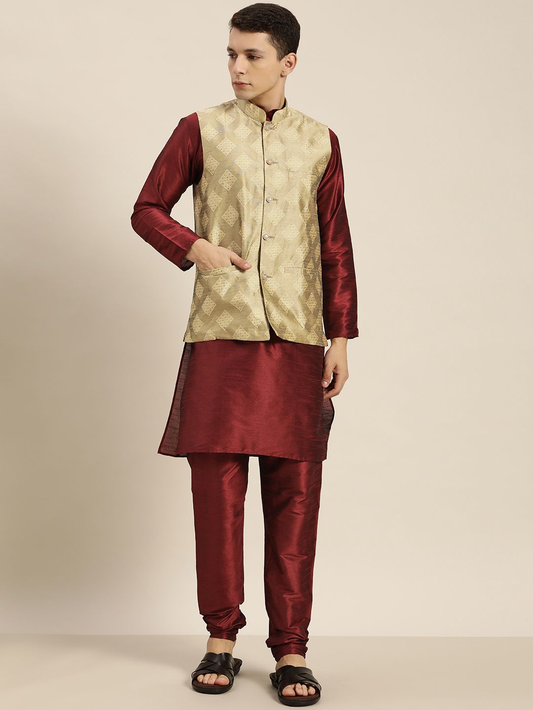 SOJANYA Men Maroon Kurta bersama Churidar