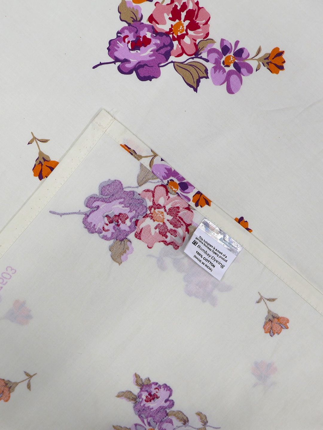 BOMBAY DYEING Red & White Floral 164 TC Pure Cotton Queen Bedsheet With 2 Pillow Covers