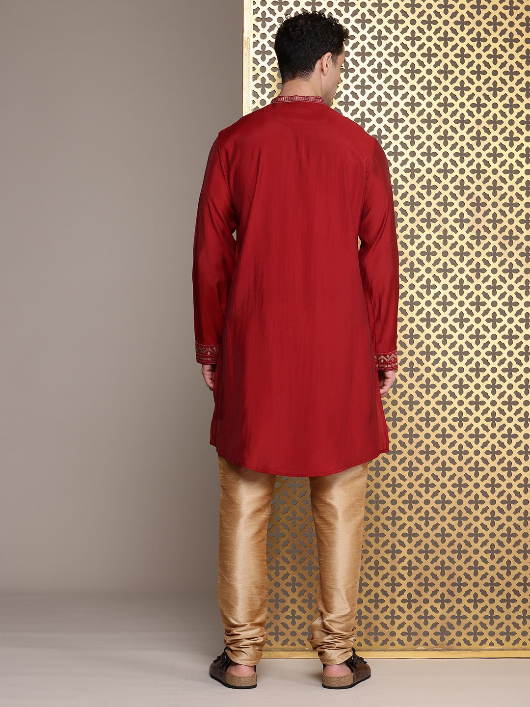 House of Pataudi Floral Yoke Design Mandarin Collar Thread Work Jashn Kurta