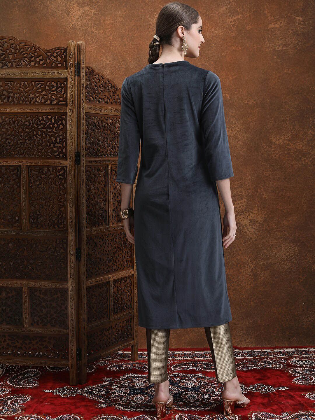 Vishudh Navy Blue Floral Embroidered Straight Kurta