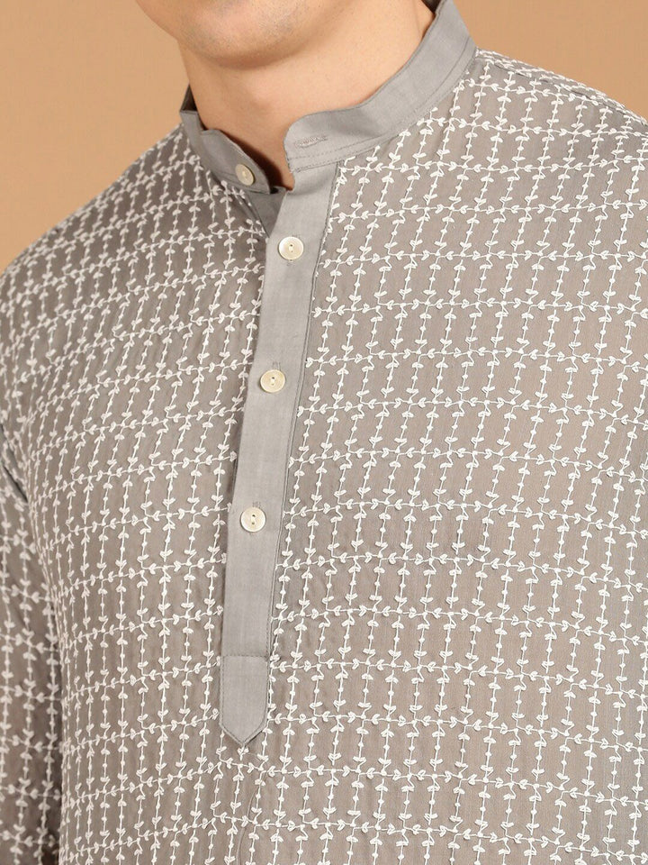 SOJANYA Geometrik Sulam Benang Kerja Pure Cotton Kurta