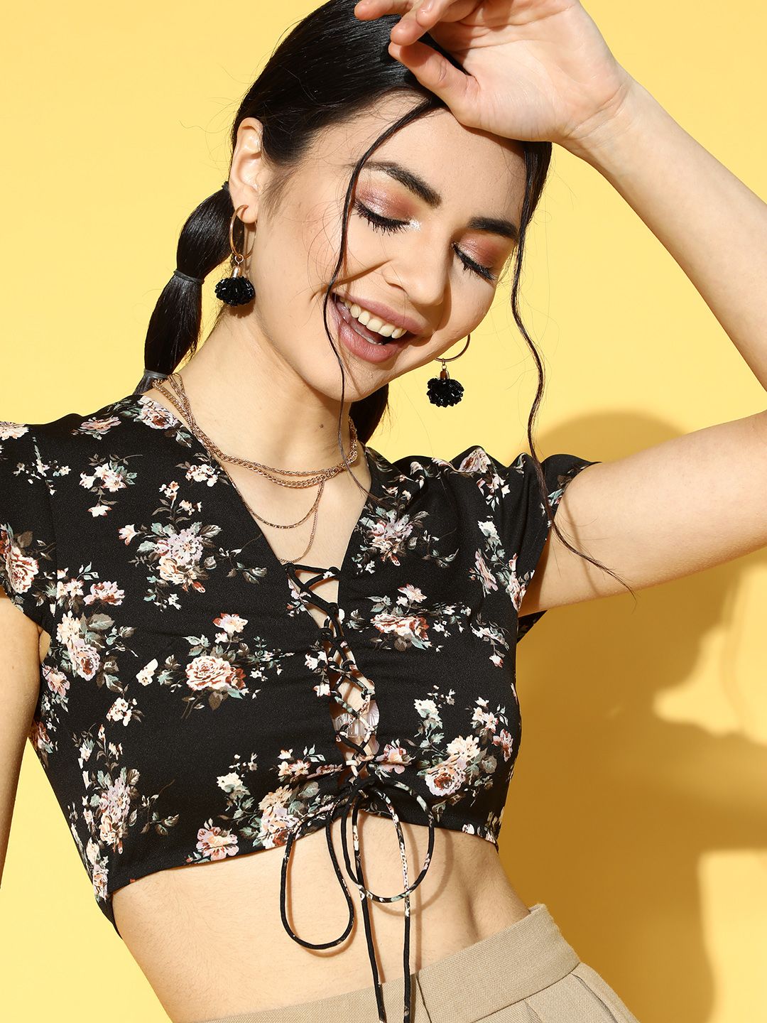 Berrylush Women Stylish Black Floral Cropped Top