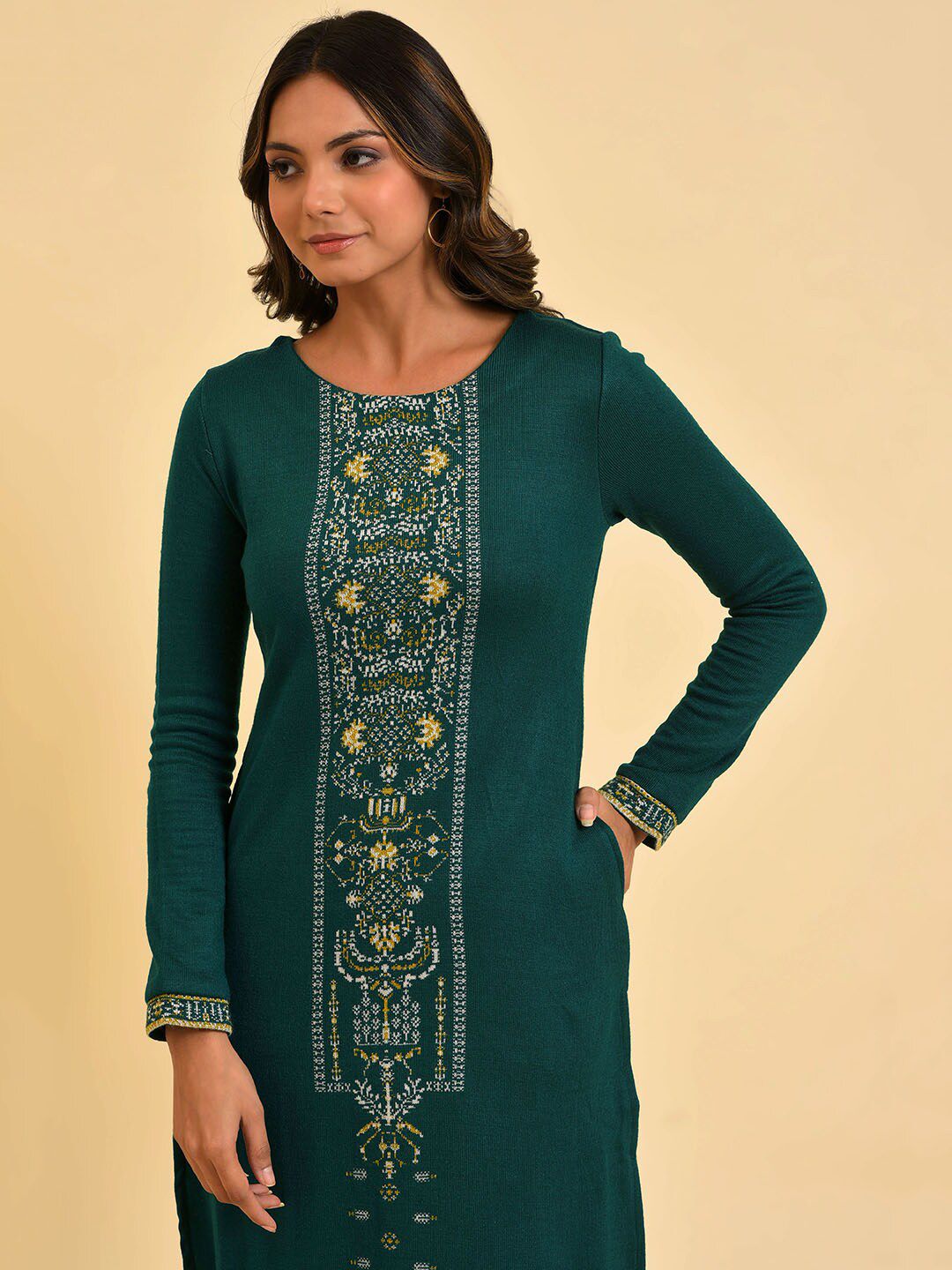 W Green Geometric Embroidered Straight Kurta