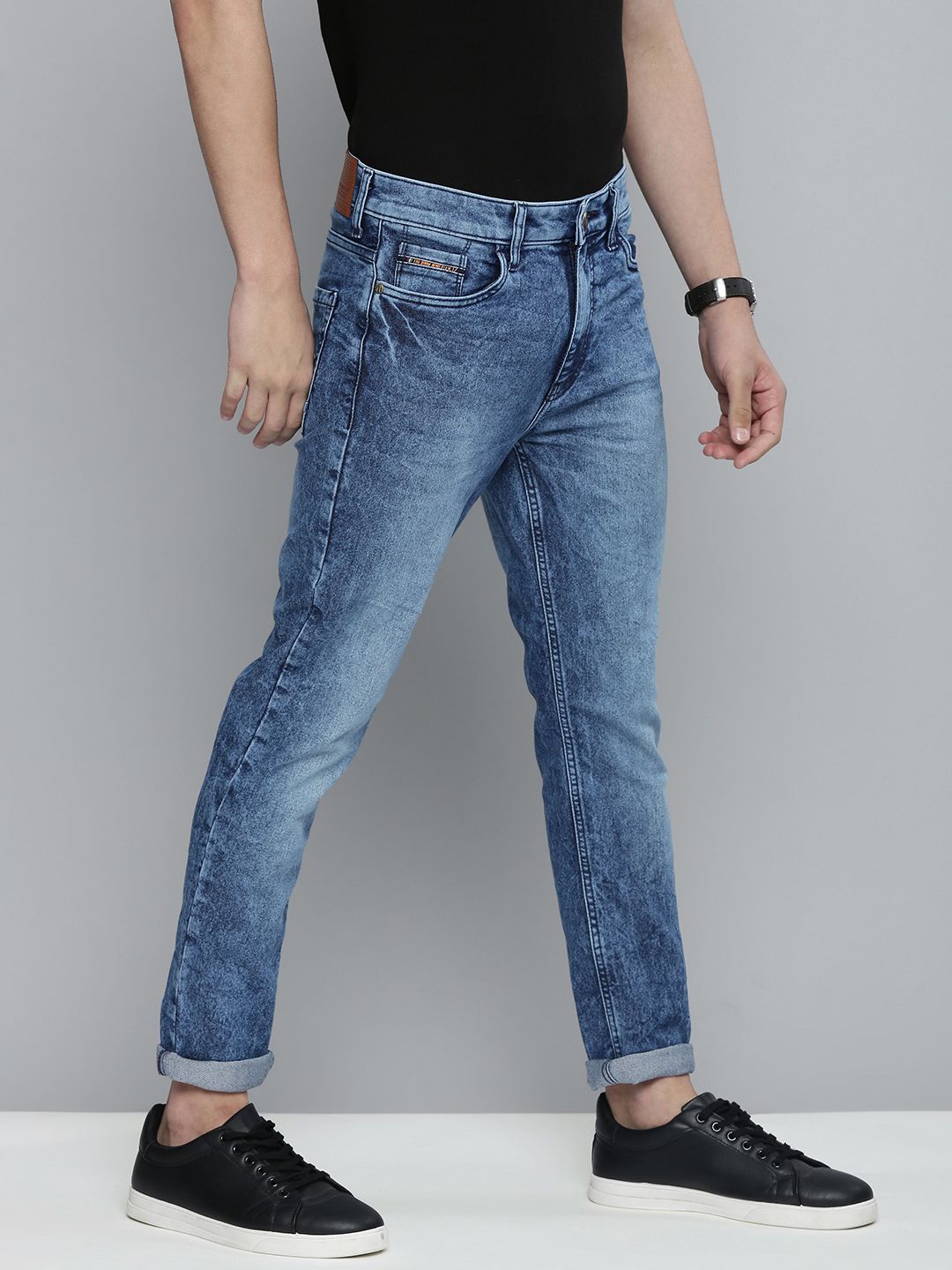 The Indian Garage Co Men Blue Slim Fit Mildly Distressed Light Fade Stretchable Jeans