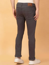 Menjadi seluar jeans lelaki manusia
