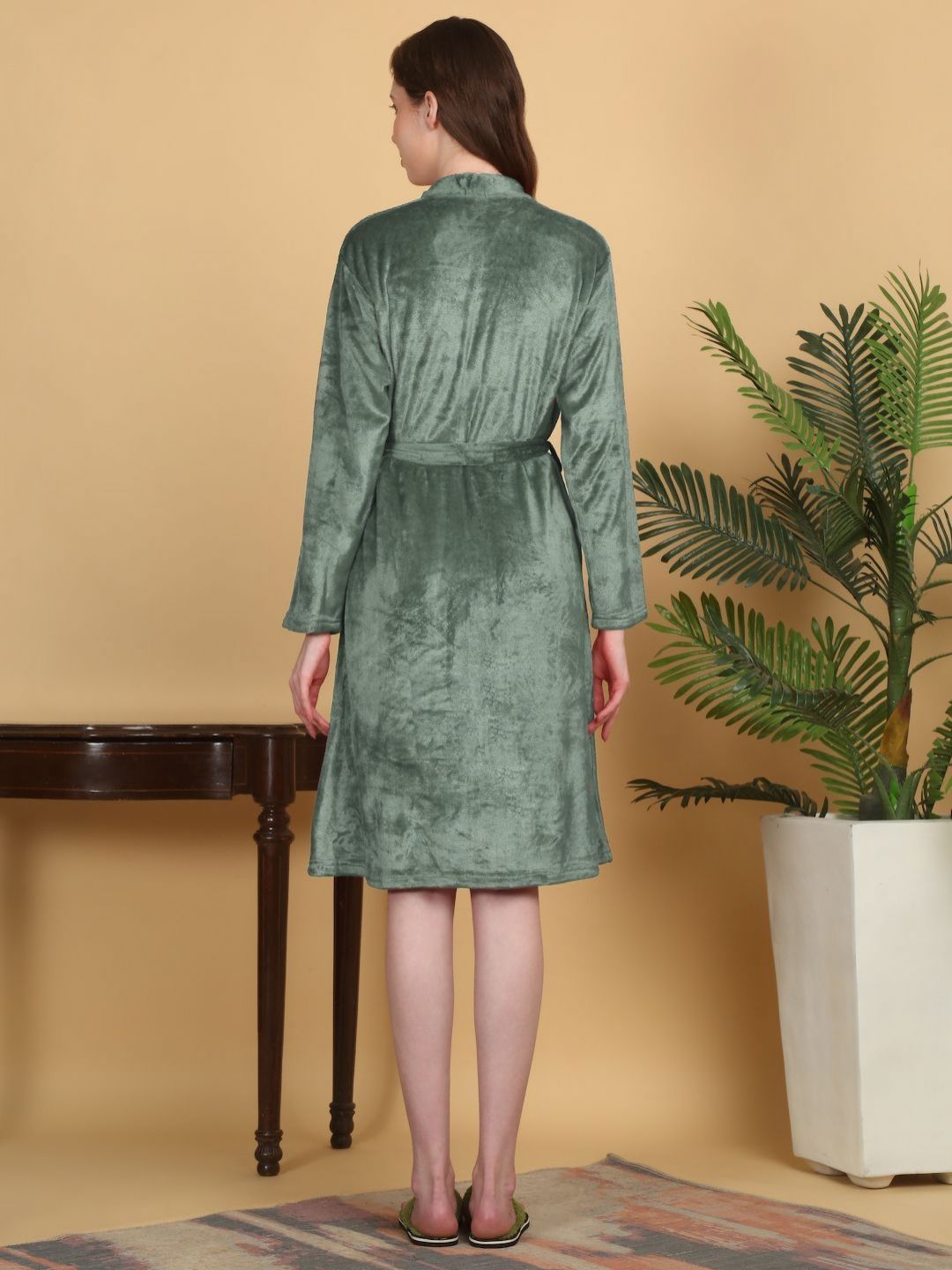 KLOTTHE Green Woollen Full Sleeves Bath Robe With Belt