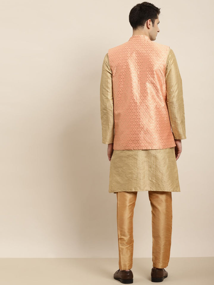 SOJANYA Kurta Lelaki Warna Emas & Peach dengan Jaket Churidar & Nehru