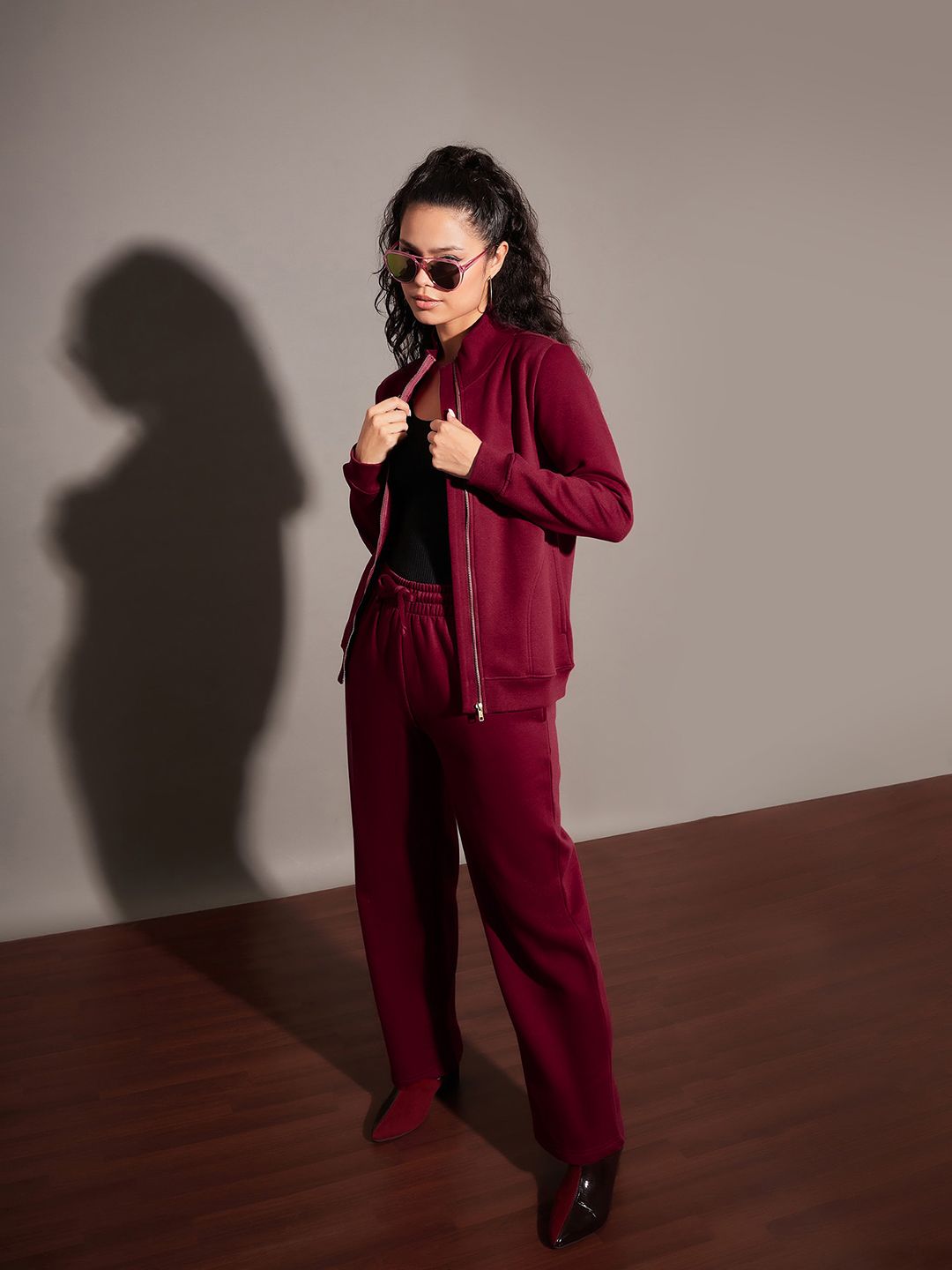 SASSAFRAS Women Maroon Relaxed Fit Mid-Rise Fleece Track Pants