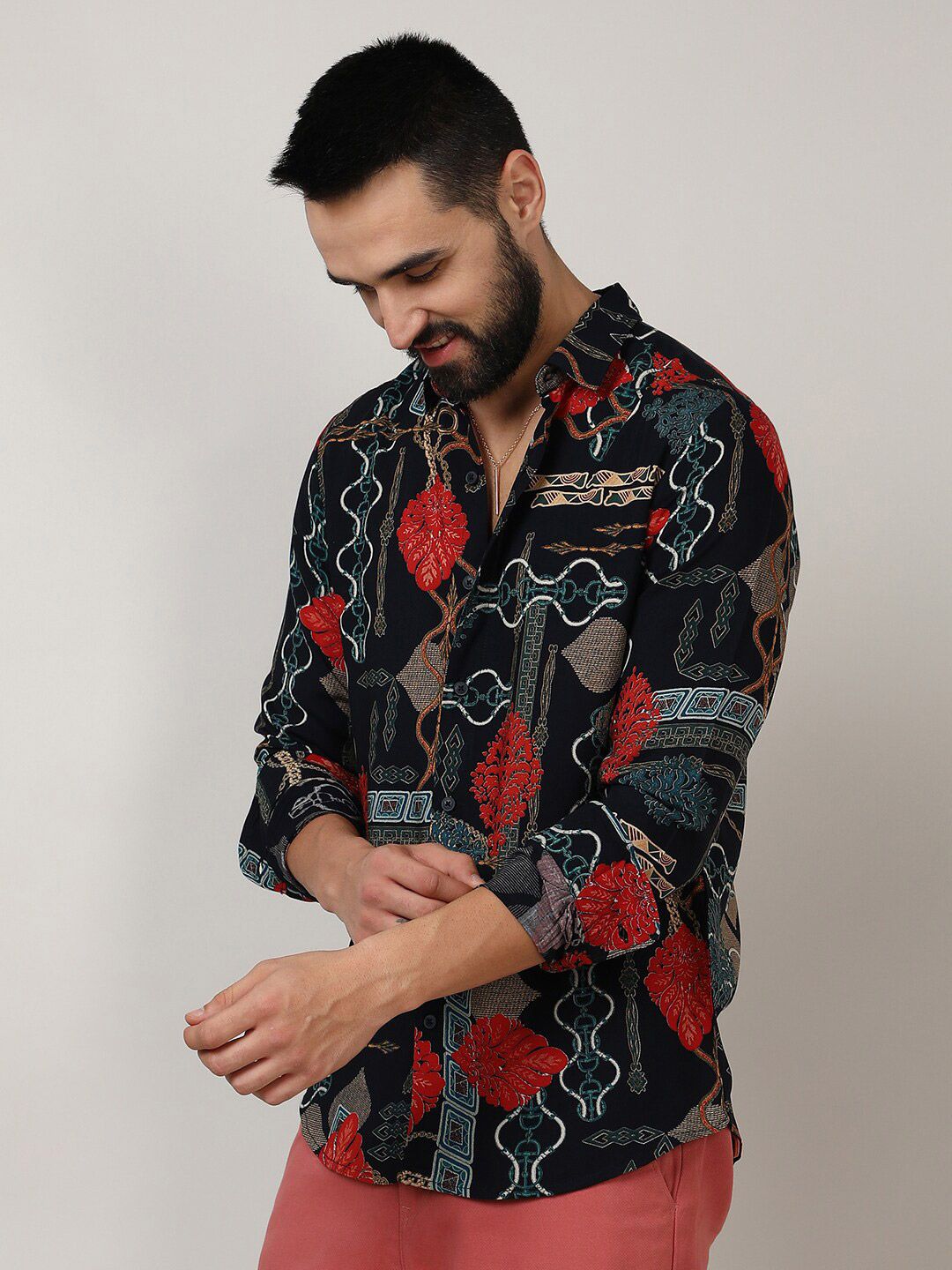 Kampus Sutra Black Classic Ethnic Motifs dicetak baju kasual kolar