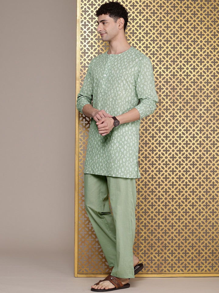 House of Pataudi Floral Printed Regular Jashn Kurta With Trousers