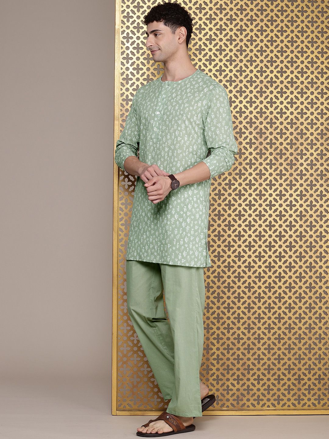 House of Pataudi Floral Printed Regular Jashn Kurta With Trousers
