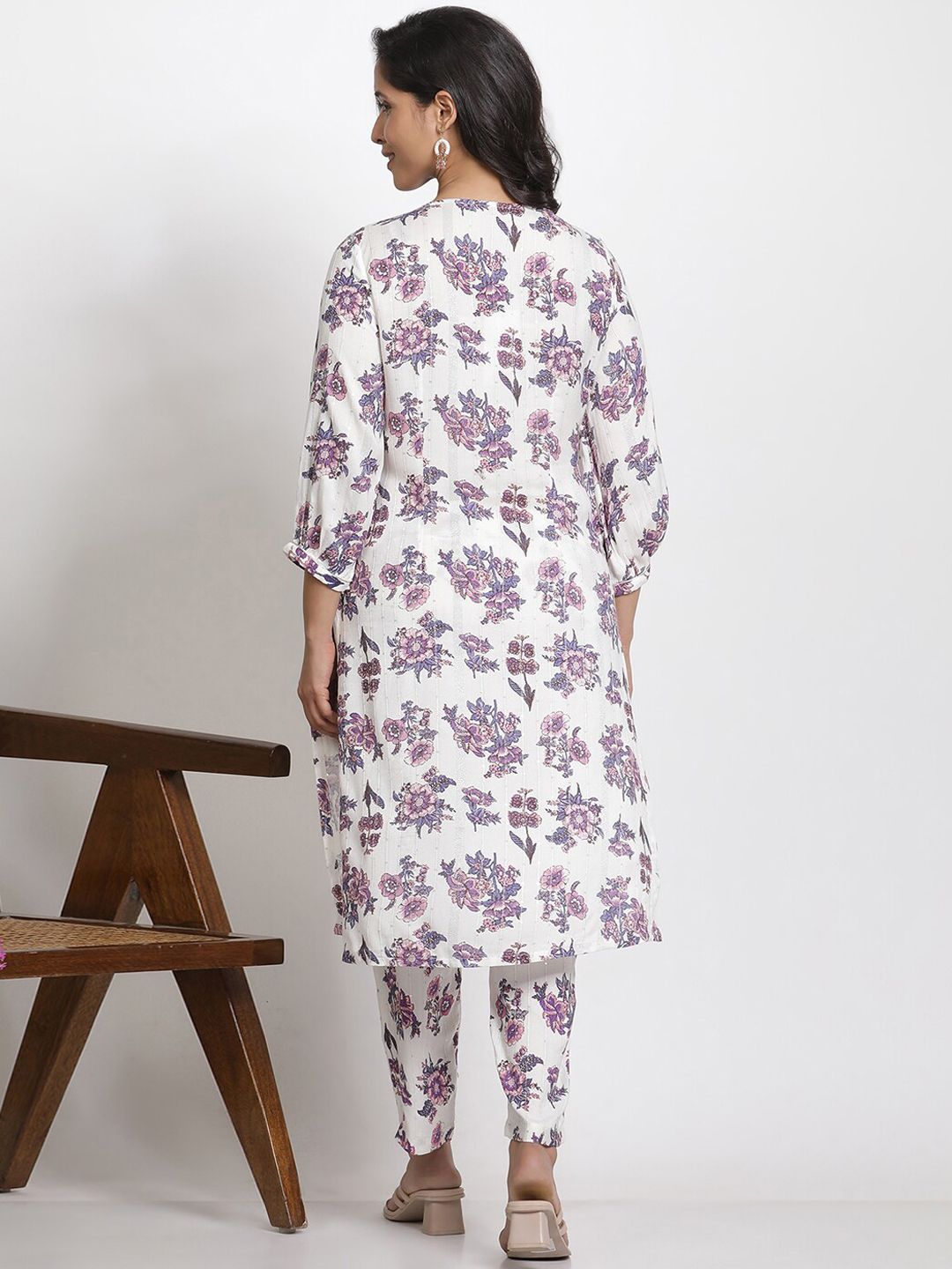 W Women Floral Printed Regular Gotta Patti Round Neck Straight Kurta With Trouser