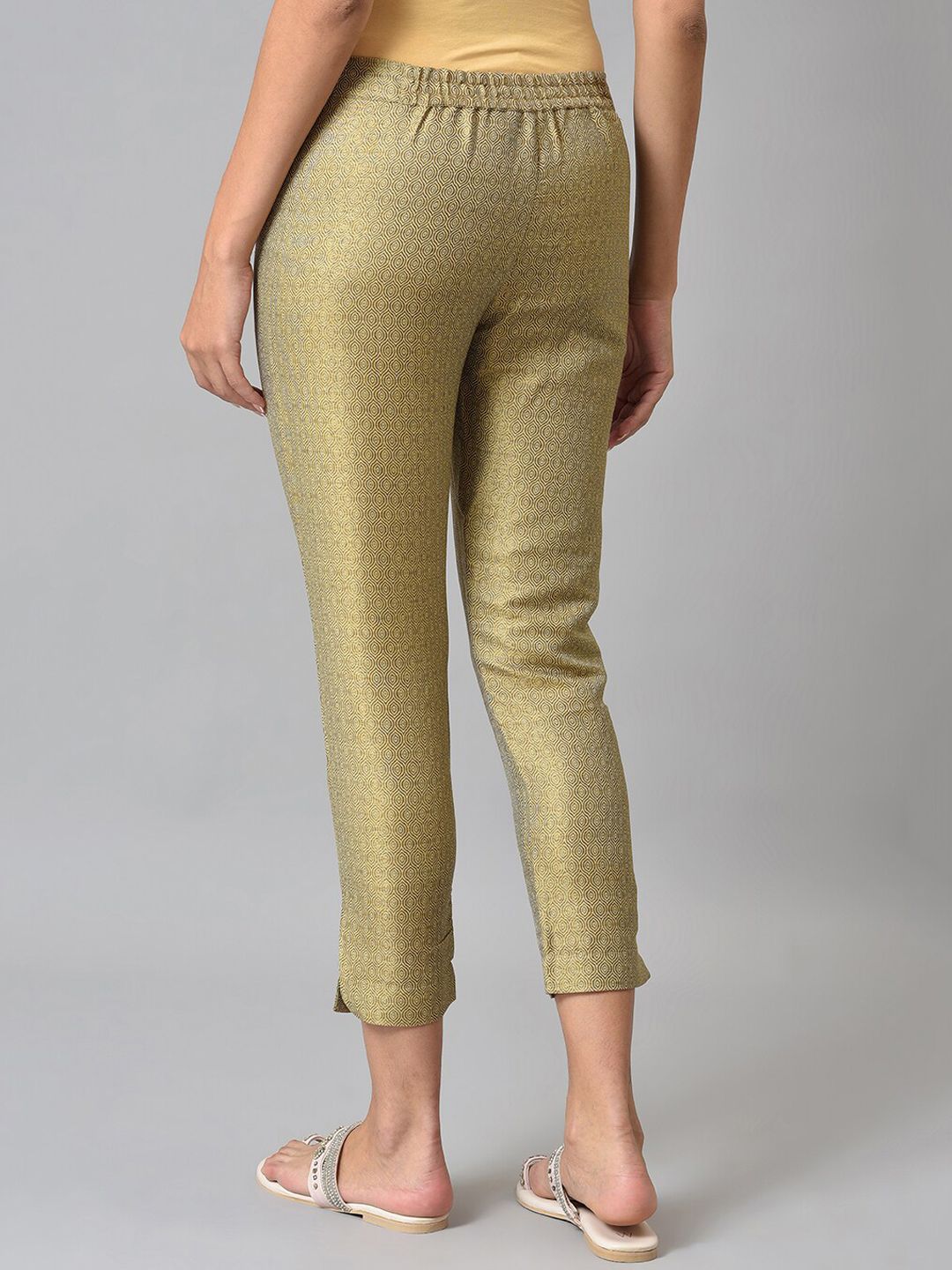 W Women Gold-Toned Woven Design Comfort Slim Fit Cropped Trousers
