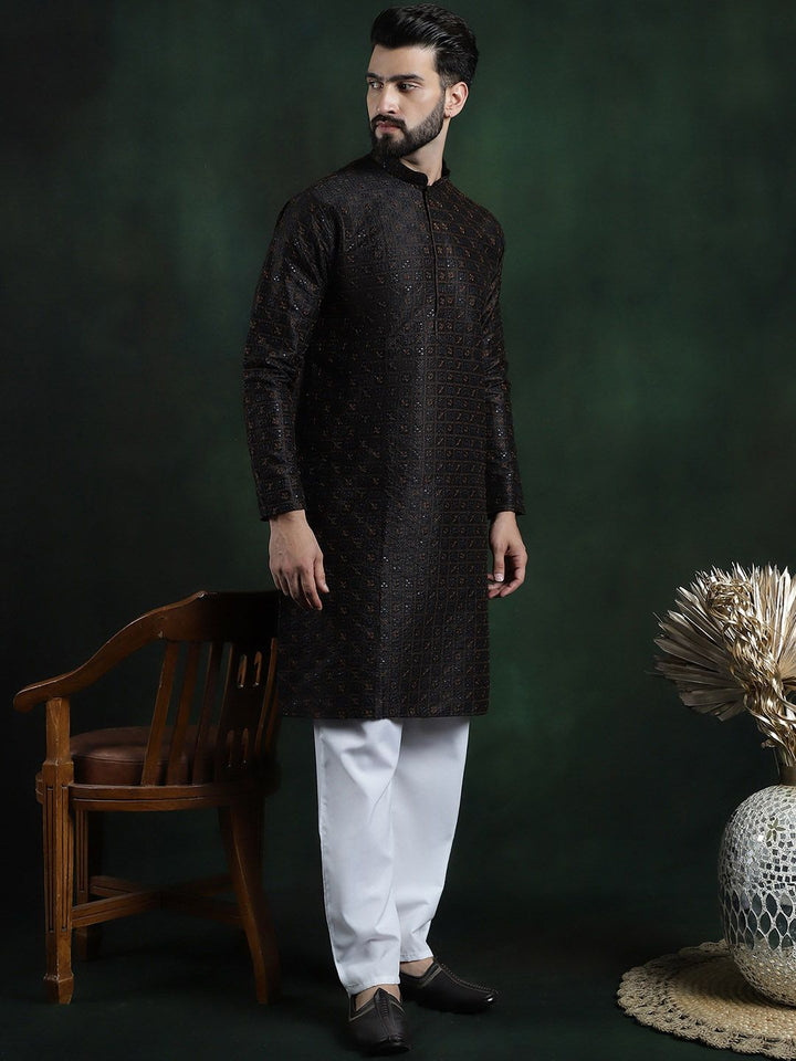SOJANYA LUXE Kurta Kerja Benang Biasa Sulam Bunga dengan Piyama