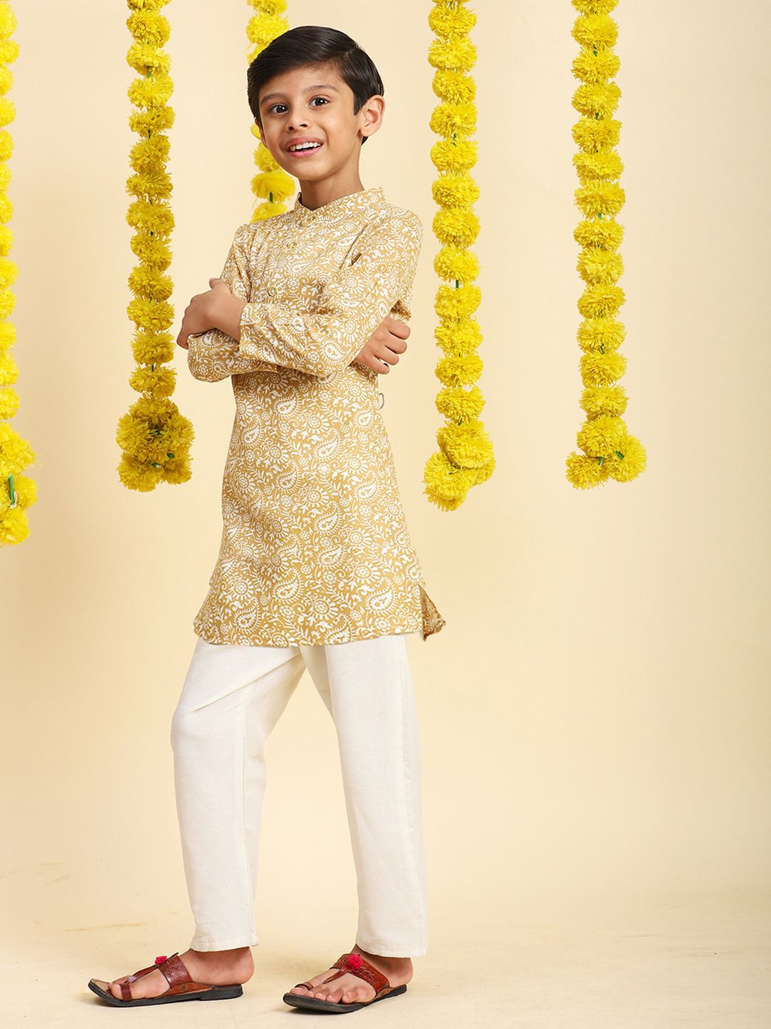 Cutiekins Boys Paisley Printed Mandarin Collar Straight Kurta with Pyjamas