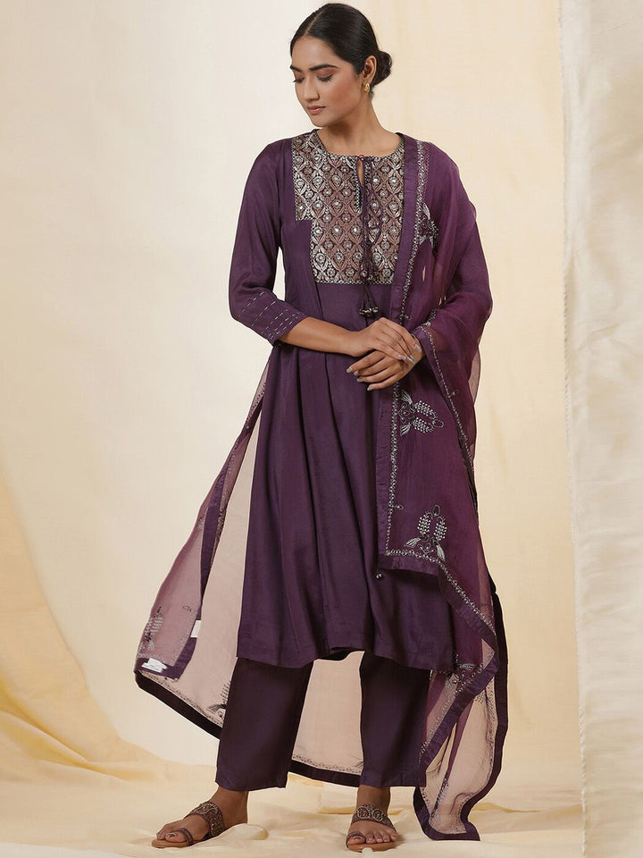 W Ethnic Motifs Yoke Design Thread Work A-Line Kurta