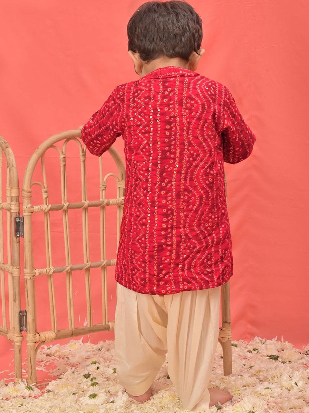 VASTRAMAY Boys Bandhani Printed Band Collar Straight Kurta With Patiala