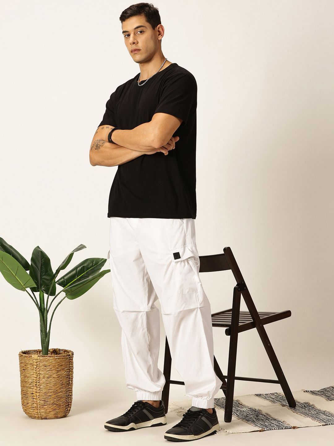 Thomas Scott Men Comfort Mid-Rise Easy Wash Cargos Trousers