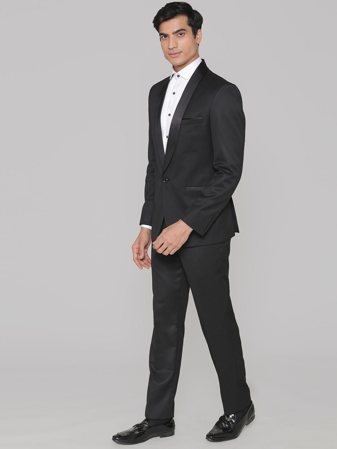 MANQ Men Black Solid Slim Fit Tuxedo Suit