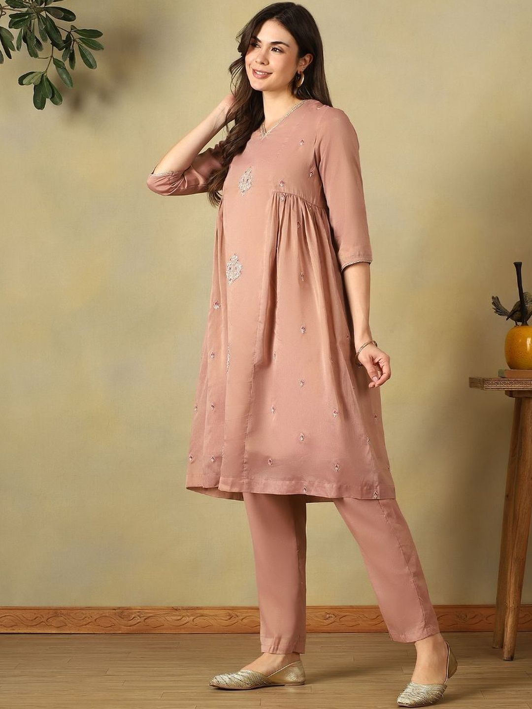 Mamicha Women Ethnic Motifs Embroidered Empire Thread Work Kurta with Trousers
