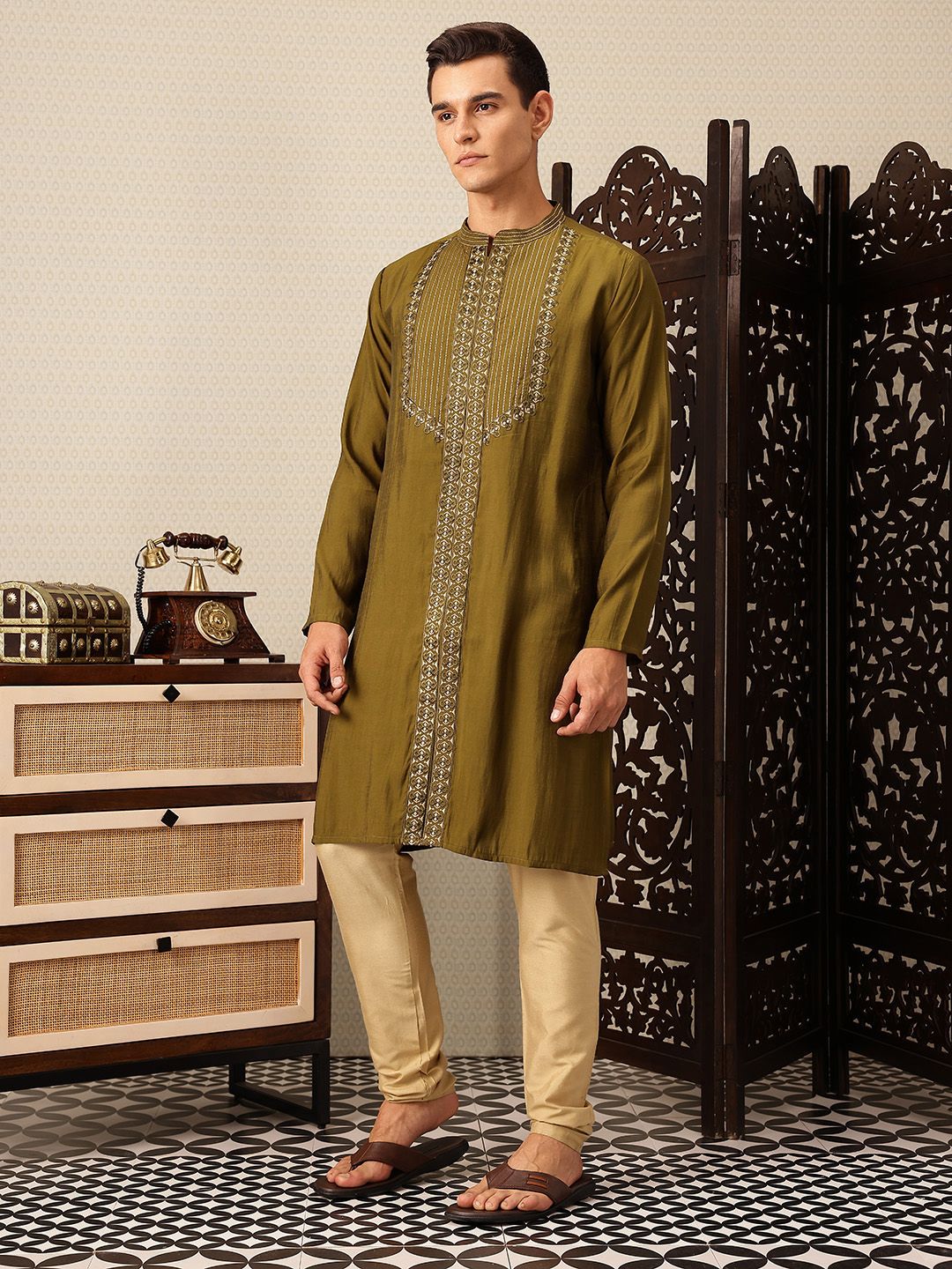 House of Pataudi Floral Embroidered Straight Jashn Kurta