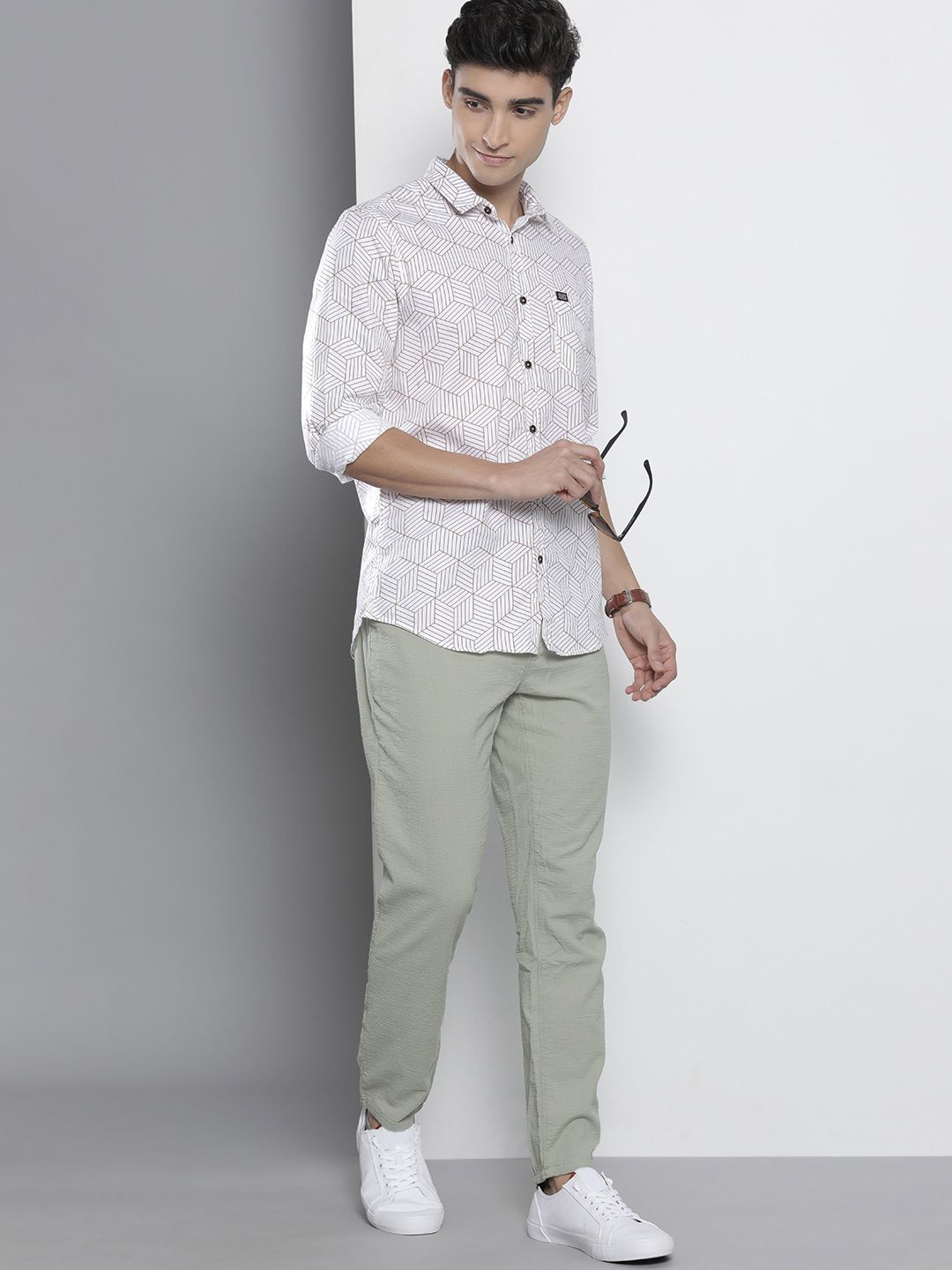 The Indian Garage Co Men White Printed Pure Cotton Casual Shirt