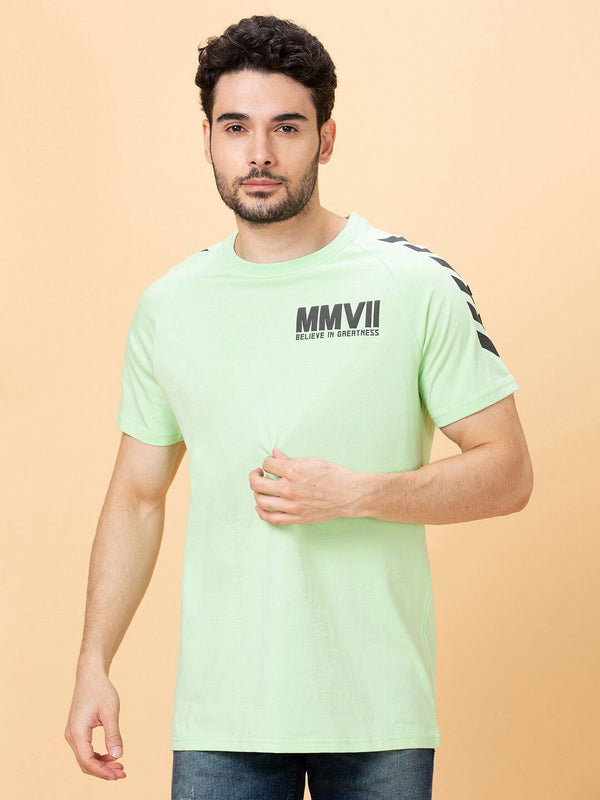 Menjadi tipografi manusia dicetak leher raglan lengan baju t-shirt tulen