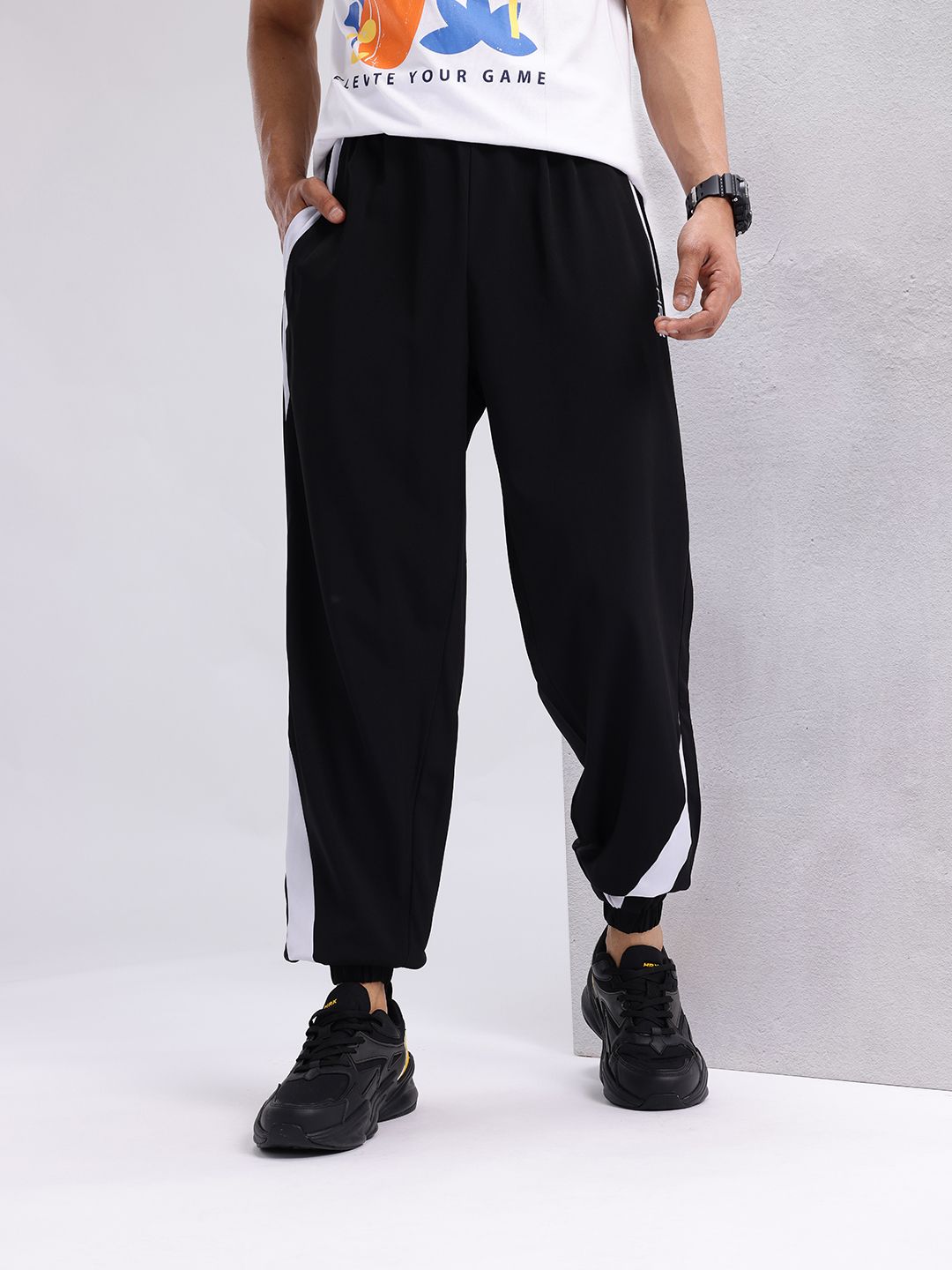 HRX by Hrithik Roshan Men Regular Fit Joggers