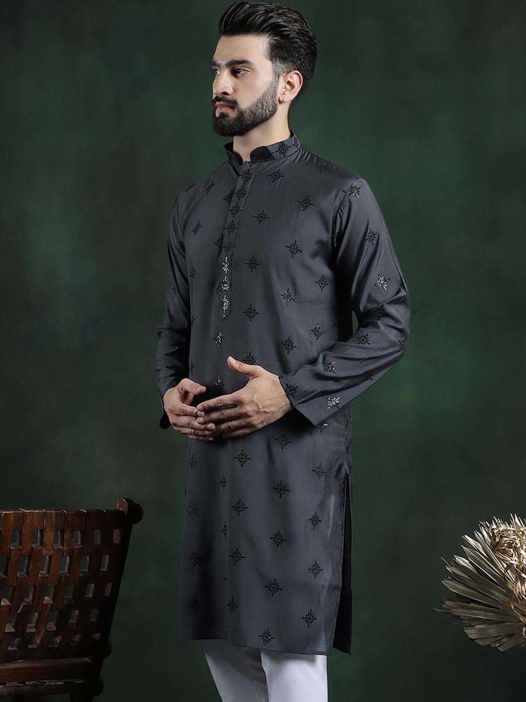 SOJANYA Ethnic Motifs Embroidered Mandarin Collar Sequinned Straight Kurta