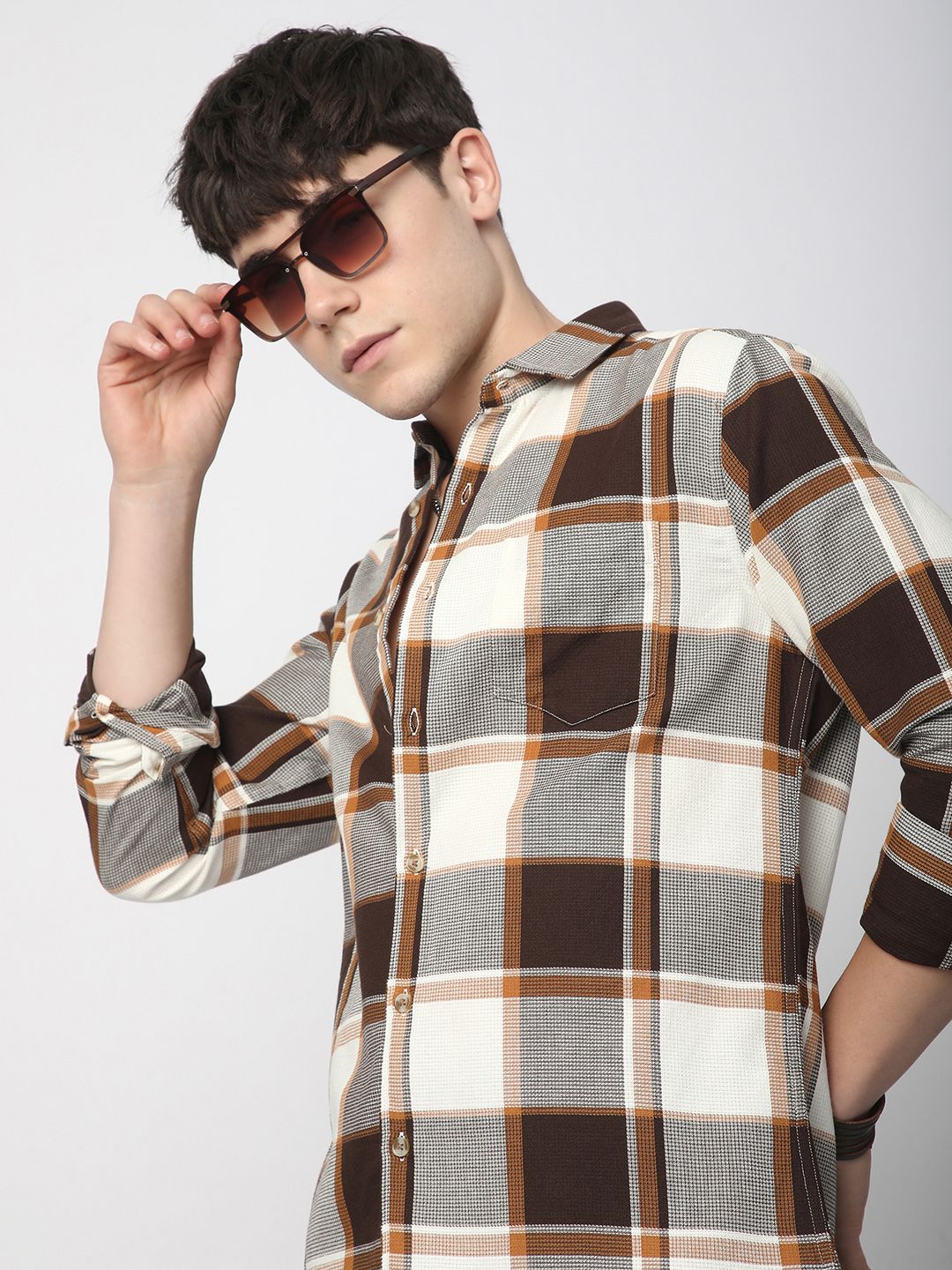 VASTRADO Men Classic Slim Fit Cutaway Collar Gingham Checked Cotton Casual Shirt