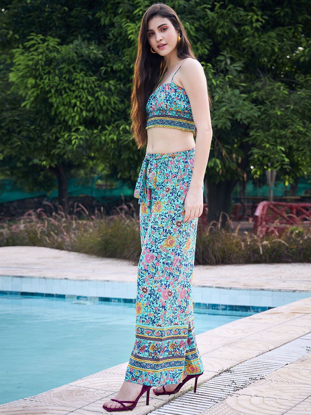 Berrylush Floral Printed Crop Top & Trousers