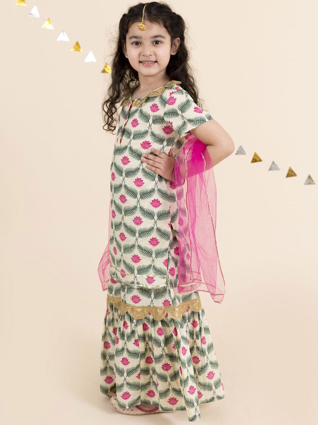 pspeaches Girls Floral Printed Pure Cotton Straight Kurta With Sharara & Dupatta