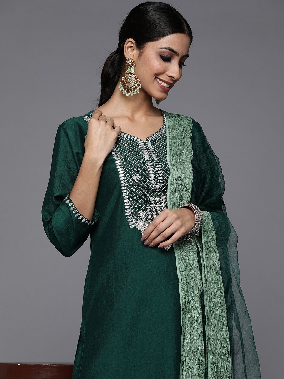 Motif Etnik Green Varanga Wanita Bersulam Gotta Patti Kurta Dengan Seluar & Dengan Dupatta