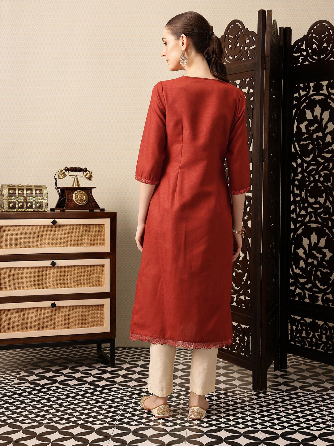 House of Pataudi Floral Embroidered Thread Work Jashn Kurta
