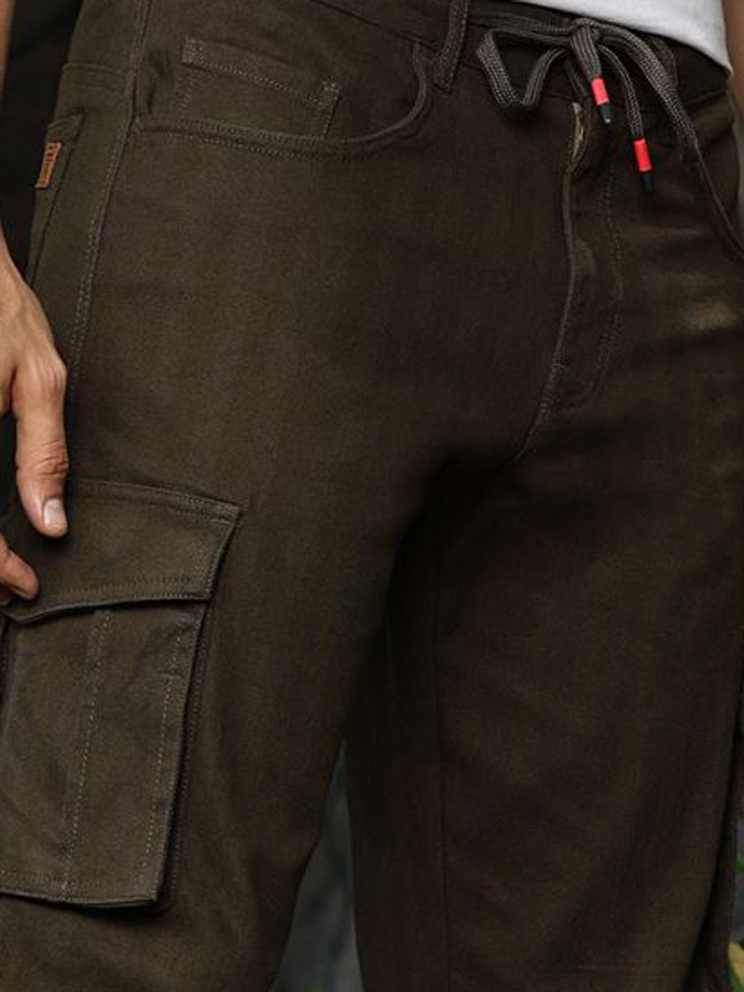 Thomas Scott Men Smart Slim Fit Mid-Rise Easy Wash Cargos Trousers