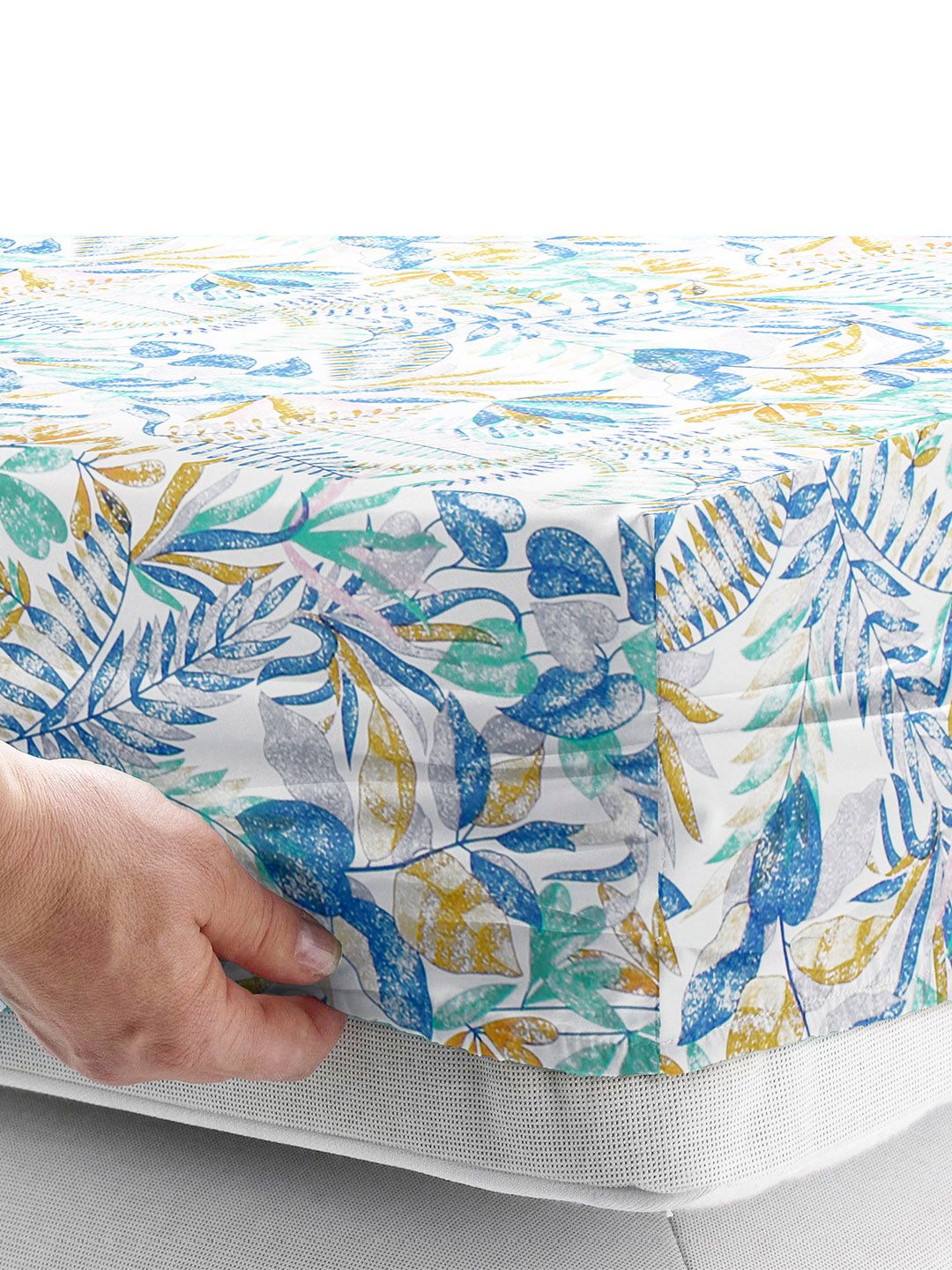 Story@home Arena White & Blue Floral 180 TC Fitted King Bedsheet With 2 Pillow Covers