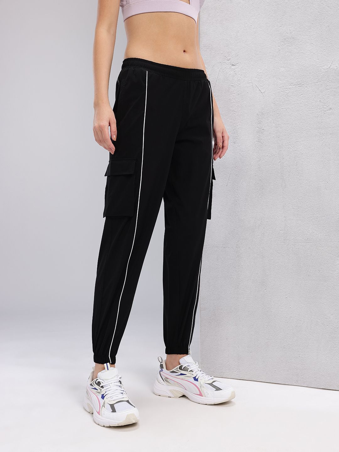 HRX by Hrithik Roshan Women Piping Detail Cargo-Style Training Joggers