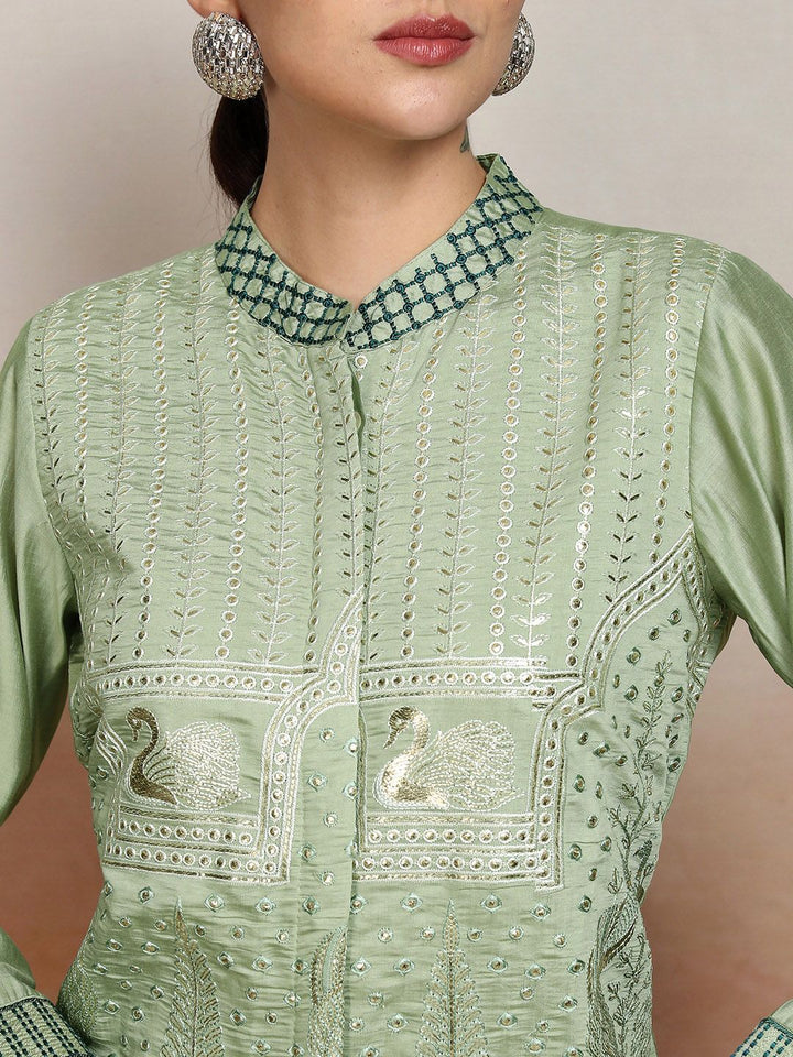 Vishudh Mandarin Collar Embroidered Kurta With Trouser