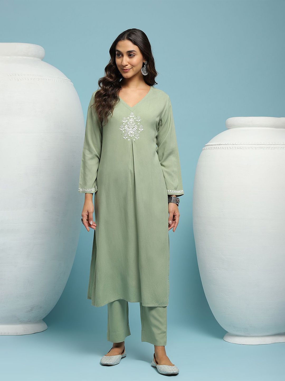 House of Chikankari Women Green Rayon Chikankari Embroidered Kurta Set