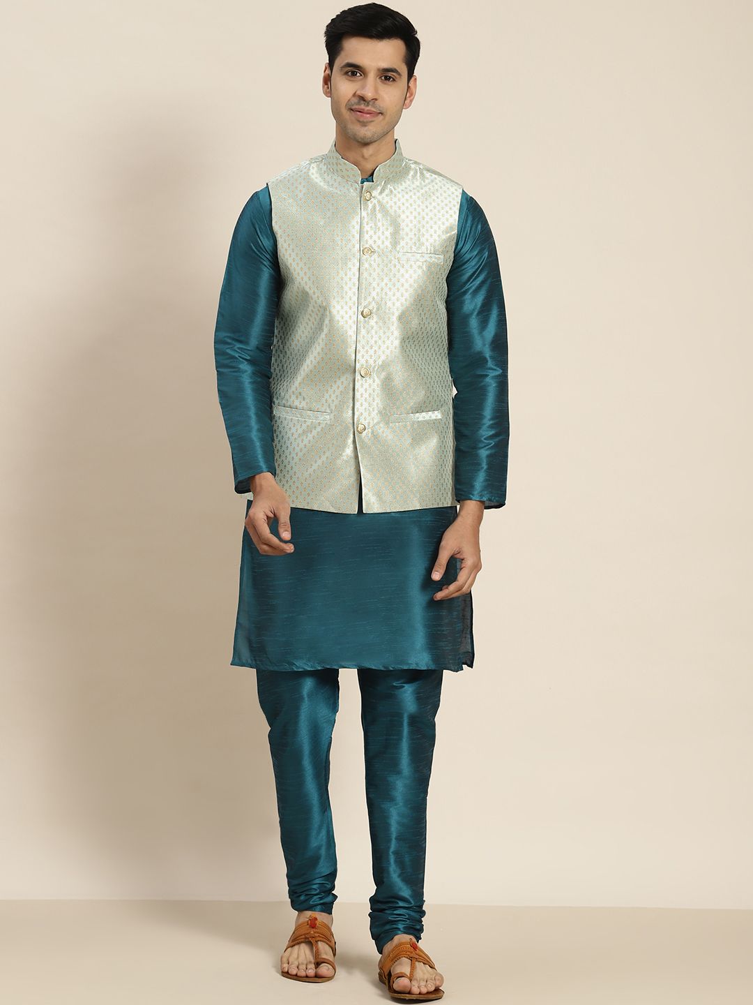SOJANYA Men Teal Kurta with Churidar